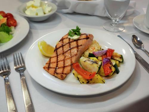 The Hilton Garden Inn Buffalo-Downtown - image 2