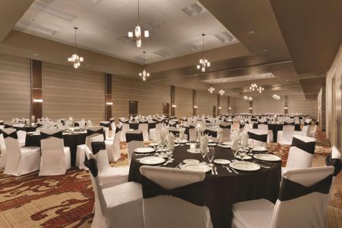 ห้องประชุม / บอลรูม, Embassy Suites by Hilton Akron Canton Airport in นอร์ท แคนตัน (OH)
