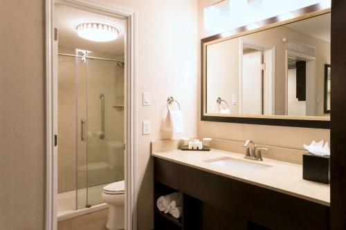 Embassy Suites Corpus Christi - image 10