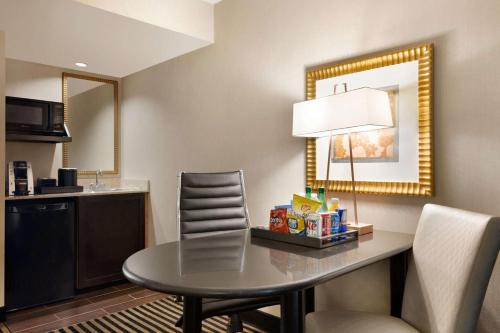 Embassy Suites Piscataway - Somerset - image 11