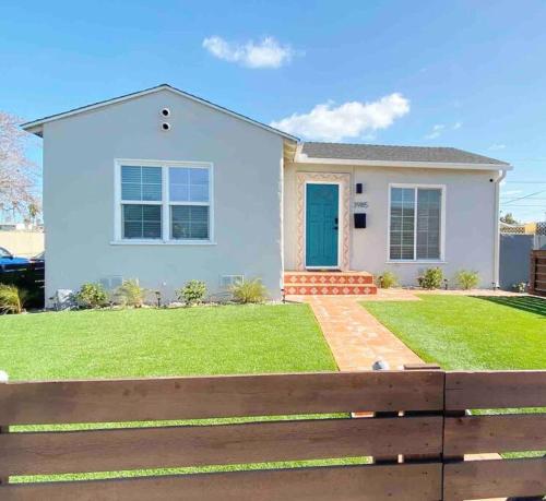 Crown Point Home w/ Cowboy Pool 2 Blocks to Bay