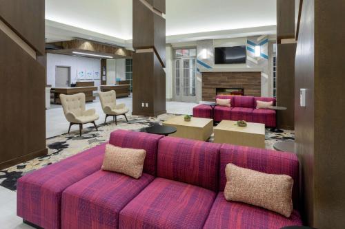 Lobby, Hilton Garden Inn St. Cloud in Waite Park