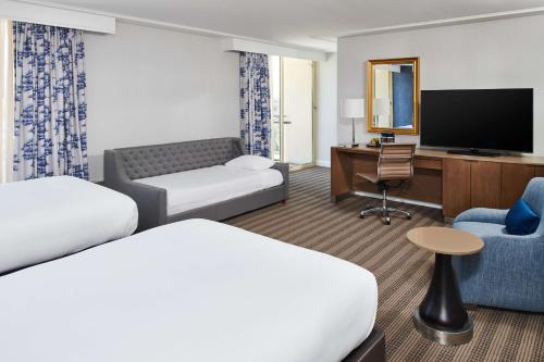 DoubleTree by Hilton Torrance - South Bay Room Type - Double Room with Extra Bed