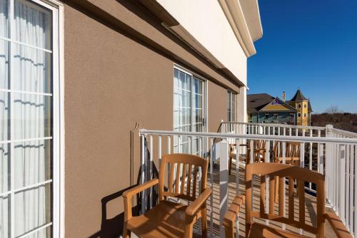 Hampton Inn Holland - image 6