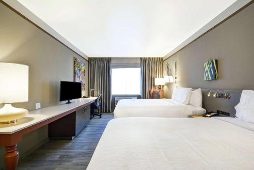 2 queen beds
