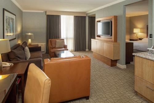 DoubleTree by Hilton Pittsburgh-Green Tree - image 6