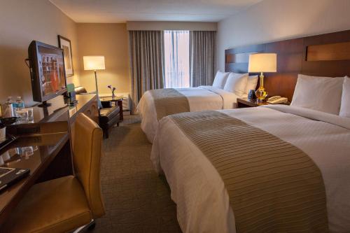 DoubleTree by Hilton Pittsburgh-Green Tree