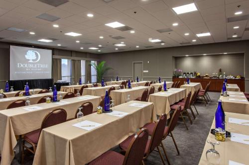 DoubleTree by Hilton Pittsburgh-Green Tree