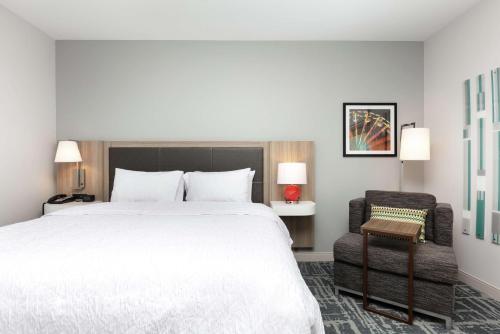Hampton Inn Acworth - image 9