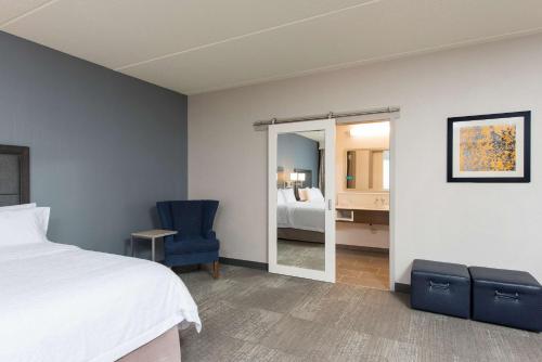Hampton Inn & Suites Grand Rapids Downtown - image 3