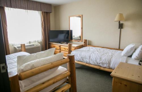 1 king bed, 2 twin beds