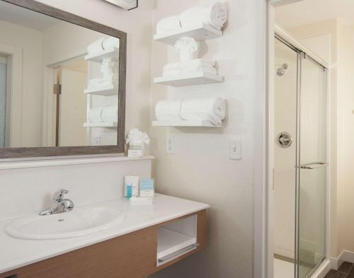 Hampton Inn & Suites by Hilton Augusta-Washington Rd - image 10