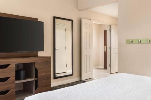 Hampton Inn Atlanta-Stone Mountain - image 7