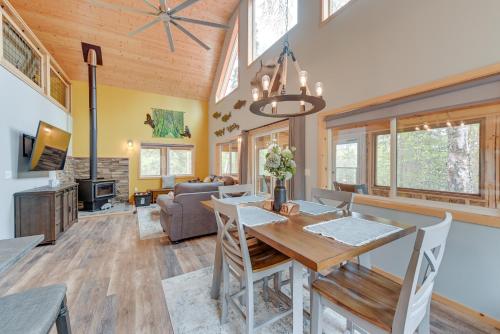 Soldotna Home with 2 Living Areas and Spacious Porch