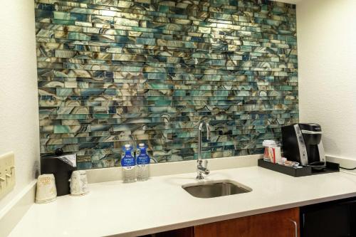 Hilton Garden Inn West Des Moines - image 7
