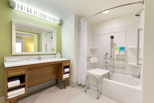 Home2 Suites By Hilton La Crosse - image 3