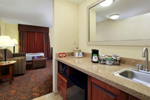 Hampton Inn & Suites Exmore - Eastern Shore - image 12