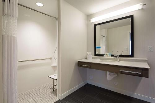 Hampton Inn & Suites Page - Lake Powell - image 12