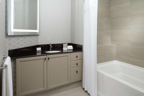 Queen Studio with kitchenette & fireplace