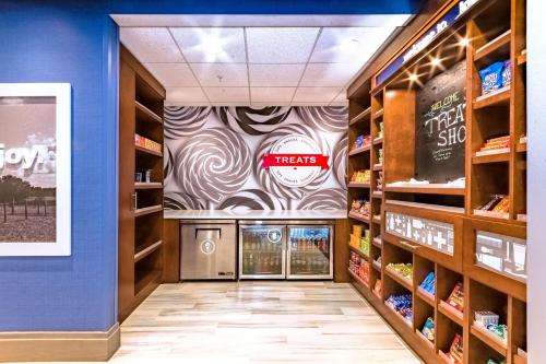 Hampton Inn Lockport - Buffalo NY - image 6