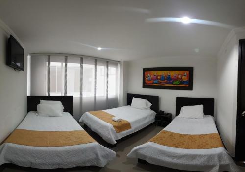 1 double bed, 2 twin beds