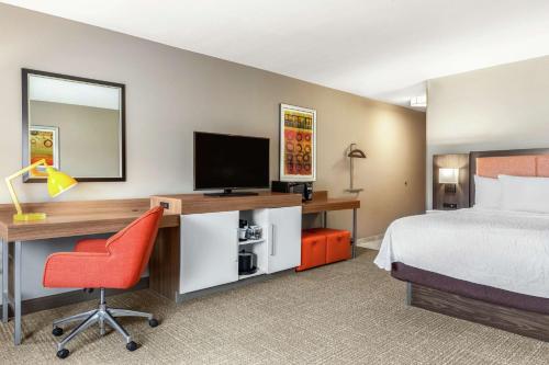 1 king bed, 1 sofa bed