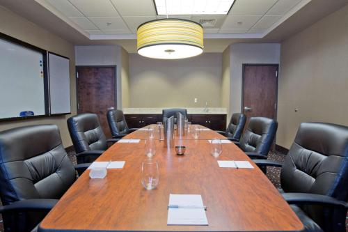Hampton Inn & Suites Suisun City Waterfront - image 12