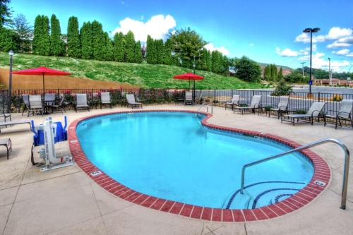 Hampton Inn Cookeville - image 11