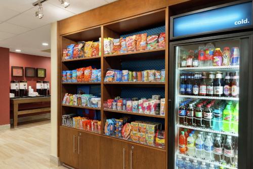 Hampton Inn West Des Moines Lake Drive - image 2