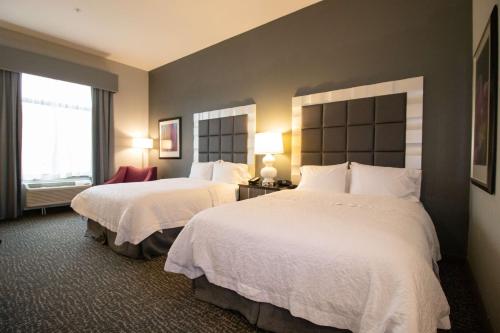 Hampton Inn Kearney - image 10