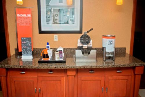 Hampton Inn Evanston - image 8