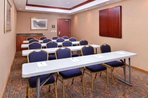 Hampton Inn Evanston - image 6