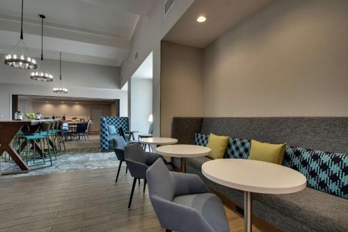 Hampton Inn & Suites By Hilton Southport - image 11