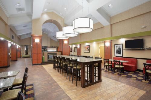 Hampton Inn & Suites Kansas City-Merriam