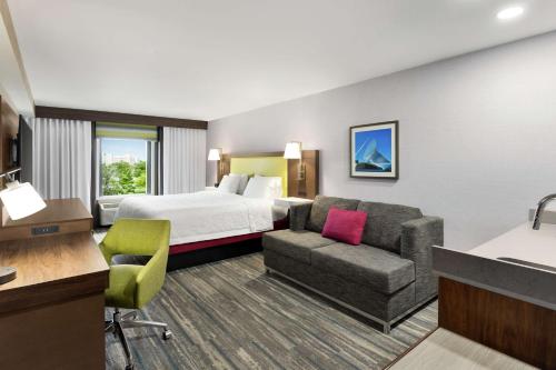 Hampton Inn Milwaukee Brookfield - image 9