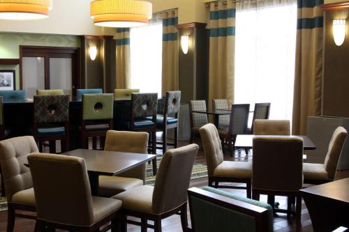 Hampton Inn & Suites Paducah - image 6
