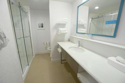 Hampton Inn & Suites Oklahoma City/Quail Springs - image 12