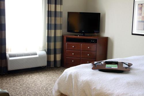 Hampton Inn & Suites Paducah - image 14