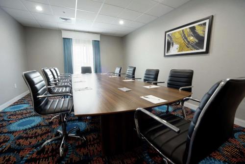 Hampton Inn & Suites Oklahoma City/Quail Springs - image 6