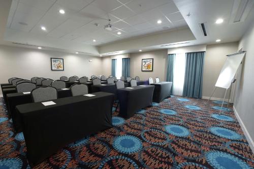 Hampton Inn & Suites Oklahoma City/Quail Springs - image 10