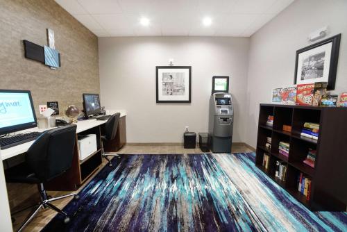Hampton Inn & Suites Oklahoma City/Quail Springs - image 9