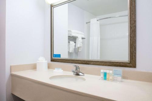 Hampton Inn Council Bluffs - image 14