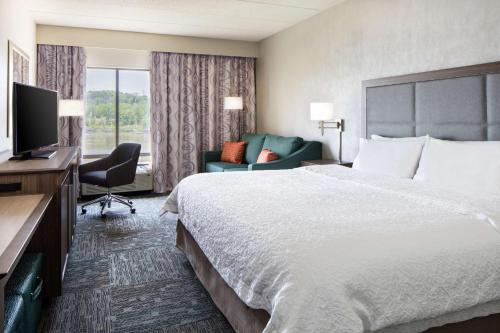 Hampton Inn Council Bluffs - image 11