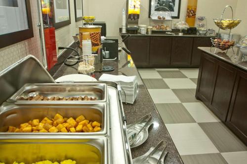 Hampton Inn & Suites Denison - image 11