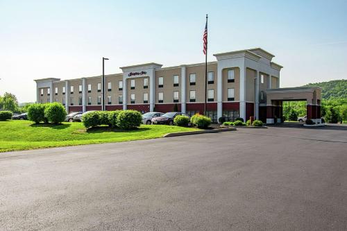 Hampton Inn Pine Grove - Hotel