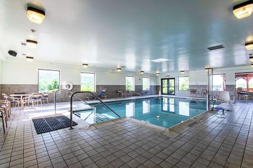 Hampton Inn Pine Grove - image 2