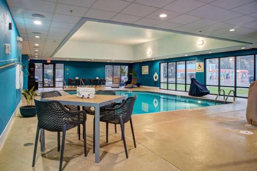 Hampton Inn Rochester - image 6