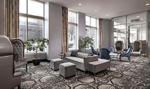 DoubleTree Suites by Hilton Hotel Detroit Downtown - Fort Shelby