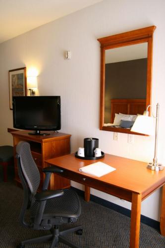 Hampton Inn San Marcos Room Type - King Room - Mobility Access/Non-Smoking