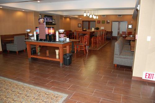 Hampton Inn Sidney - image 11